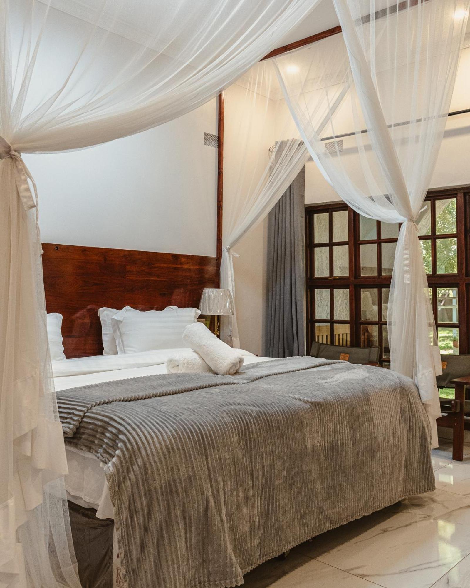 Jacaranda Lodge Victoria Falls Exterior photo